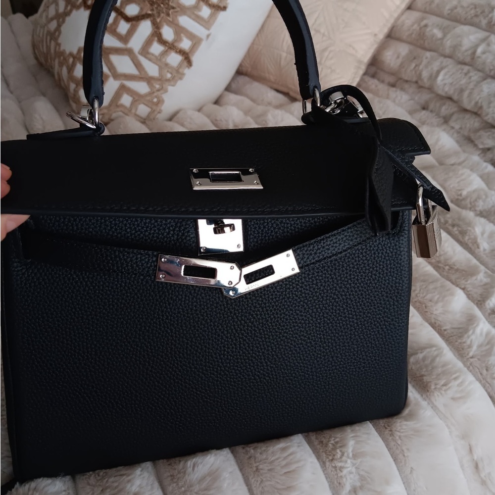 Chic Black Leather Handbag